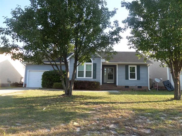 826 Encounter Pl, Hope Mills, NC 28348