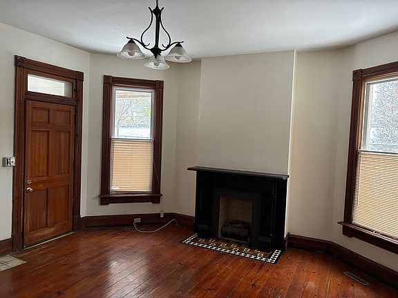 4th image of 103 E Lincoln St #A