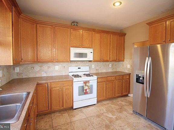 4th image of 11218 Englewood Ct