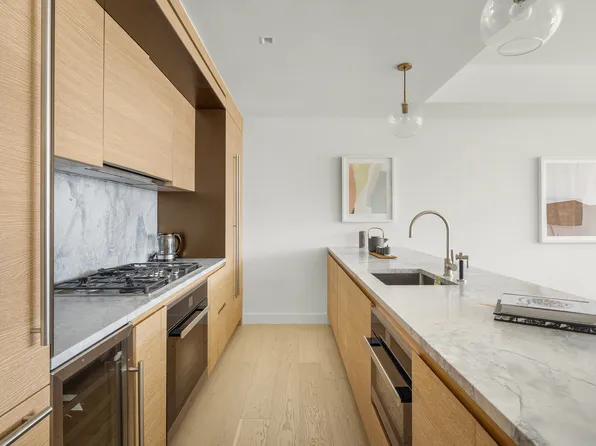 215 West 28th Street image 2 of 35