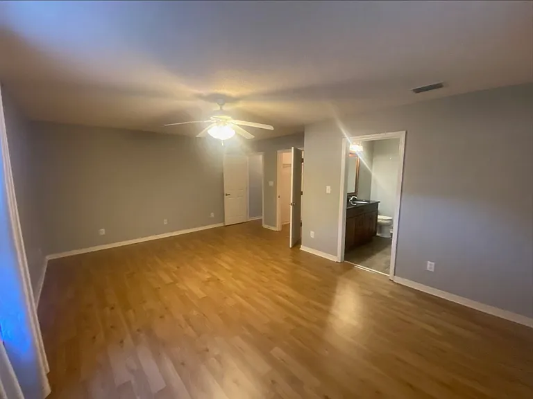 8251 Magnolia Village Dr N — Photo 12