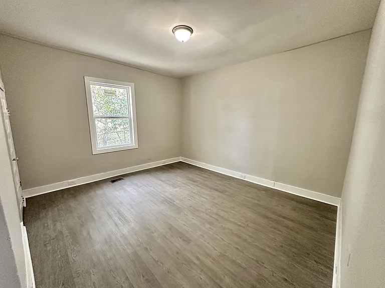 719 Washington Ave SW — Photo 5