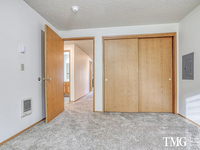 Royal Green Apartments — Photo 25