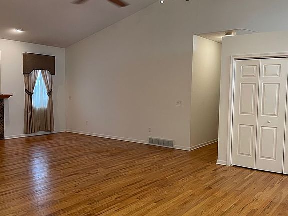 4th image of 8686 Lavender Ln