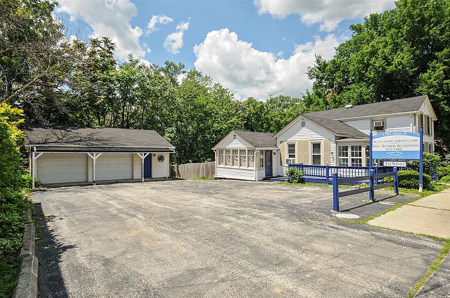 Main Entrance...Large Garage