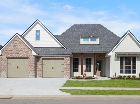 104 Carriage Lakes Dr, Youngsville, LA 70592