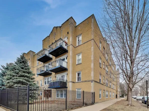 2000 W Greenleaf Ave #1, Chicago, IL 60645