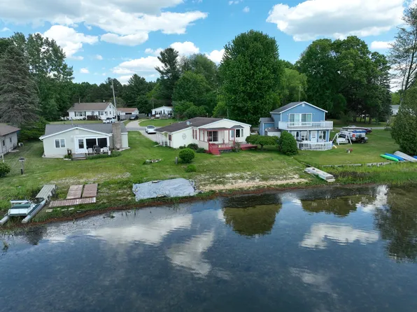 12515 S Rosemary Ave, Grant, MI 49327