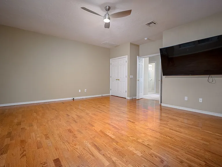 1032 W Lindsey St #A — Photo 17