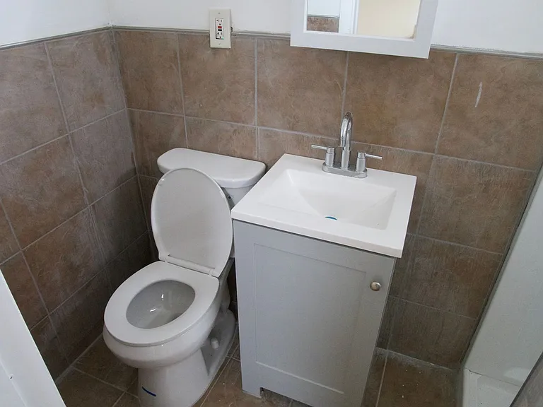 1020 Ferry St — Photo 22