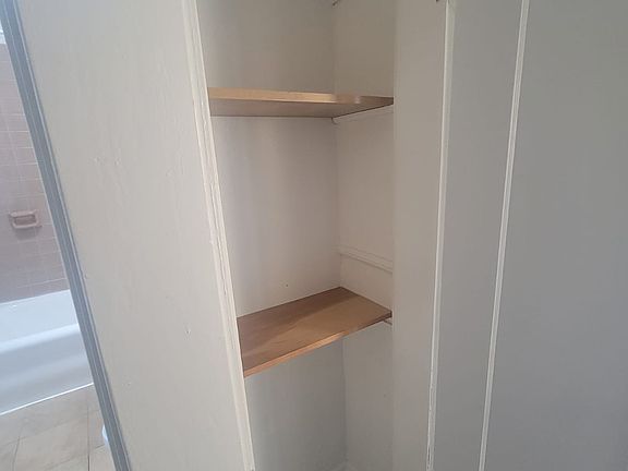5th image of 2208 S Marshall Blvd #2B