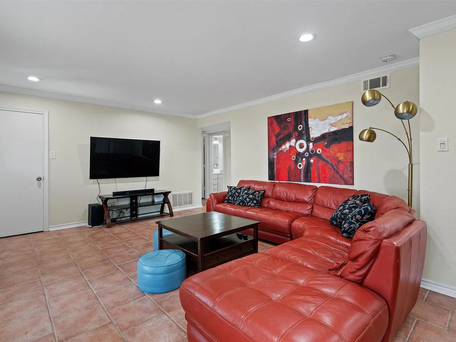 7 bed, 5.0 bath, 4733 sqft, $5,500 — Photo 4