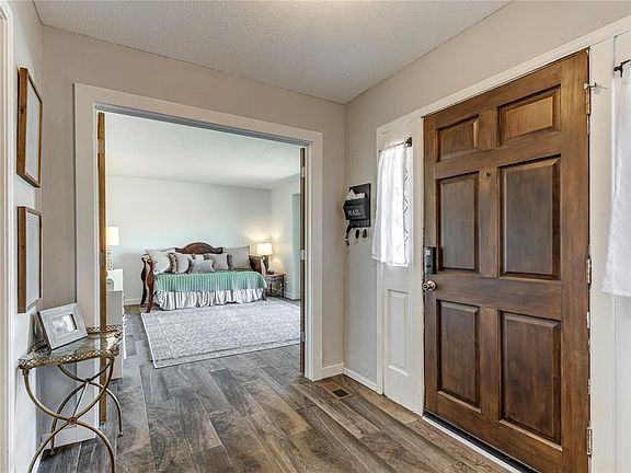 2nd image of 808 Owens Ave