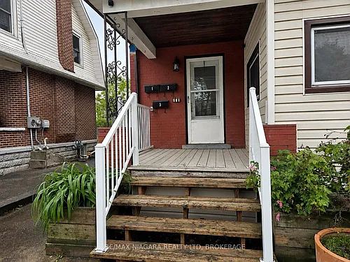 23 Avenue Pl Photo 1