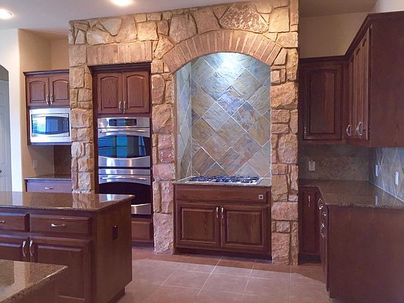 Gourmet kitchen