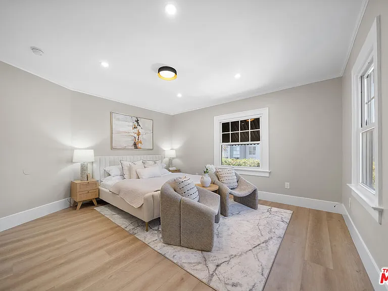 320 Westminster Ave — Photo 6