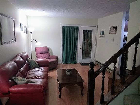 Living room facing front dr