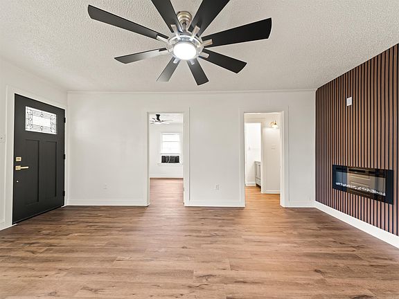 3rd image of 144 Centerview St