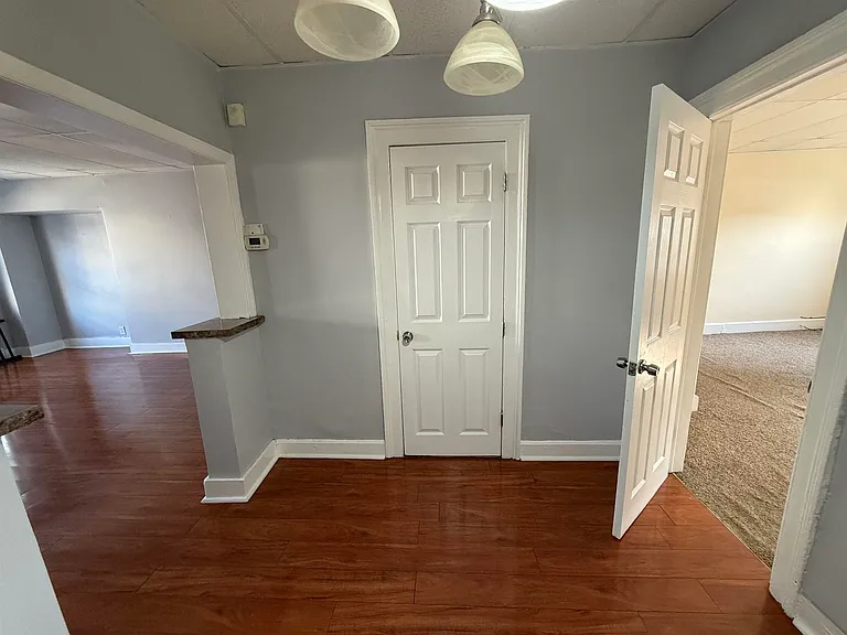 42 Montrose Ave #2 — Photo 8
