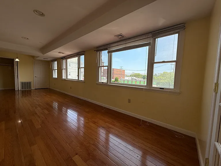 947 Washington St #2 — Photo 10