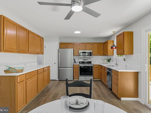 4th image of 6765 Aralia Ave