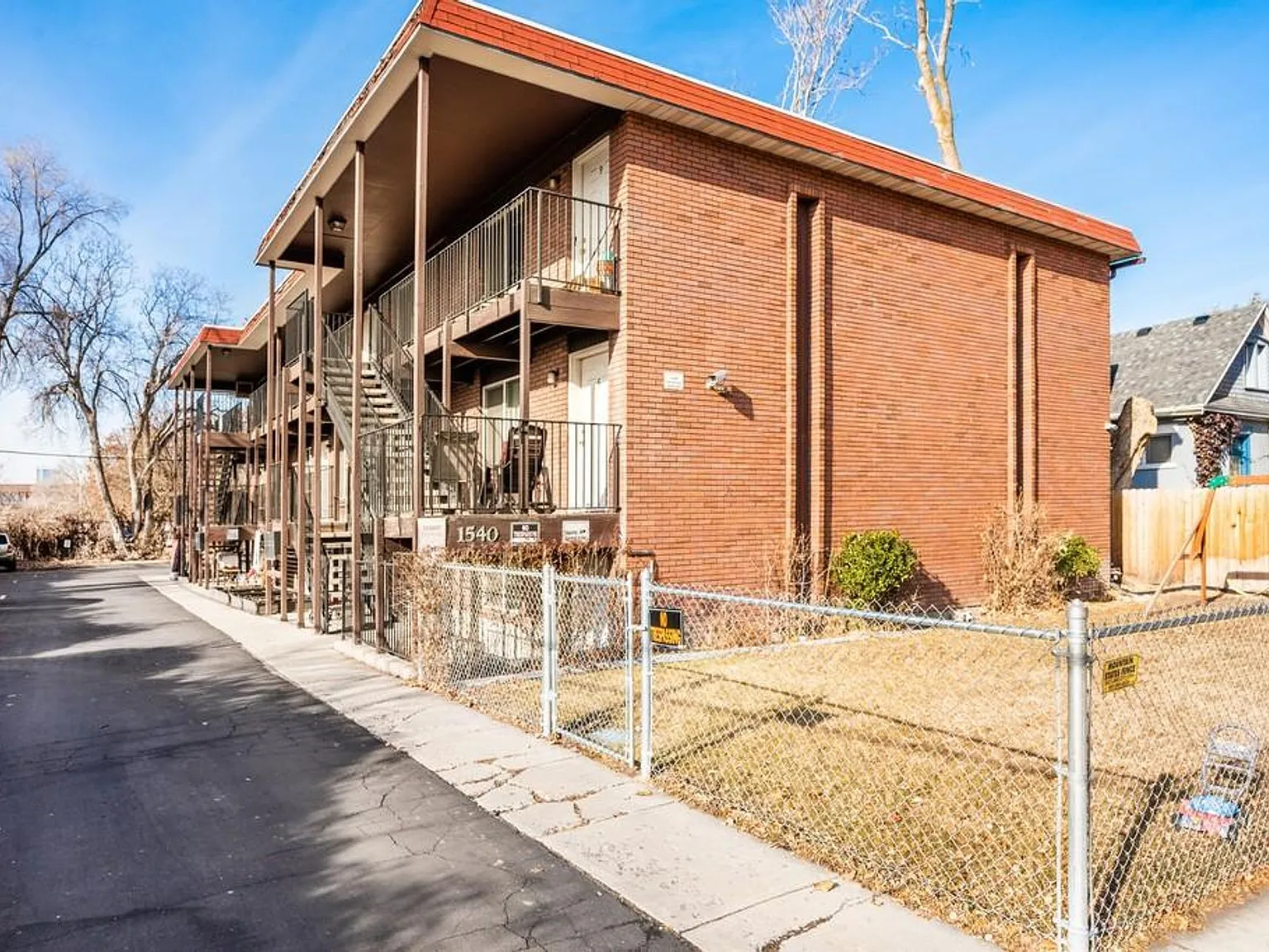Roberta Street Apartments — Photo 3