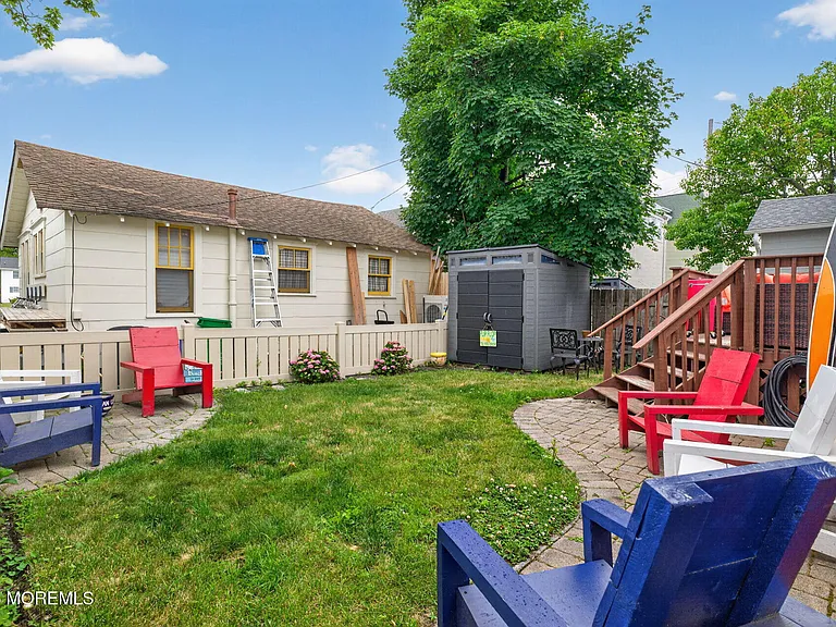 98 Stockton Ave — Photo 27