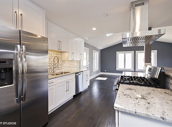 3rd image of 406 W Hackberry Dr