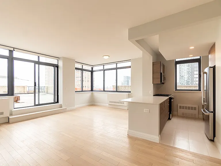 235 W 48th St #44C — Photo 1