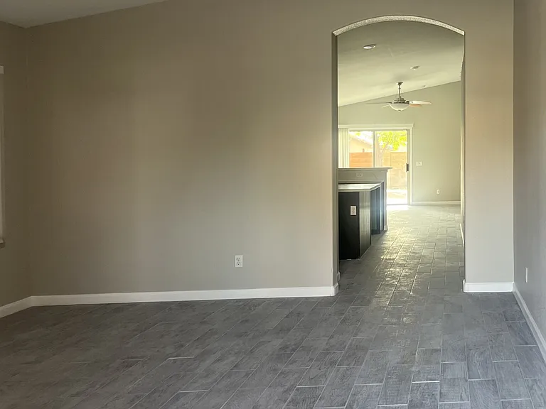 7211 W Irma Ln — Photo 5