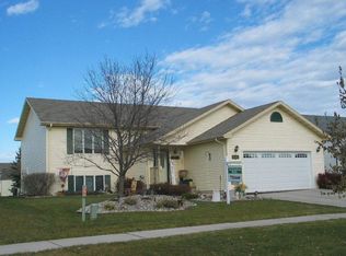 5198 9th Ave N, Grand Forks, ND 58203