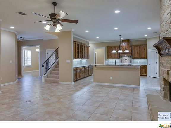 5th image of 517 Marcia Pl