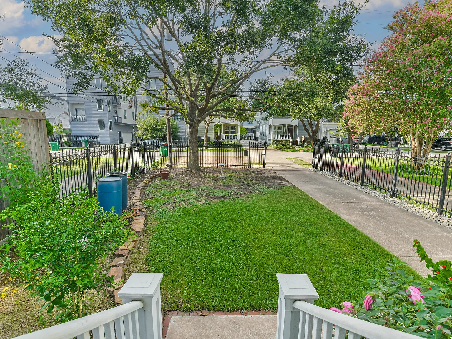 3 bed, 2.5 bath, 1449 sqft, $4,750 — Photo 3