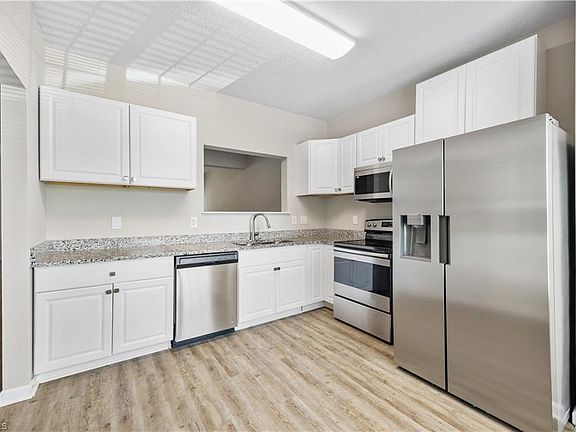 5th image of 152 Queensberry Ct