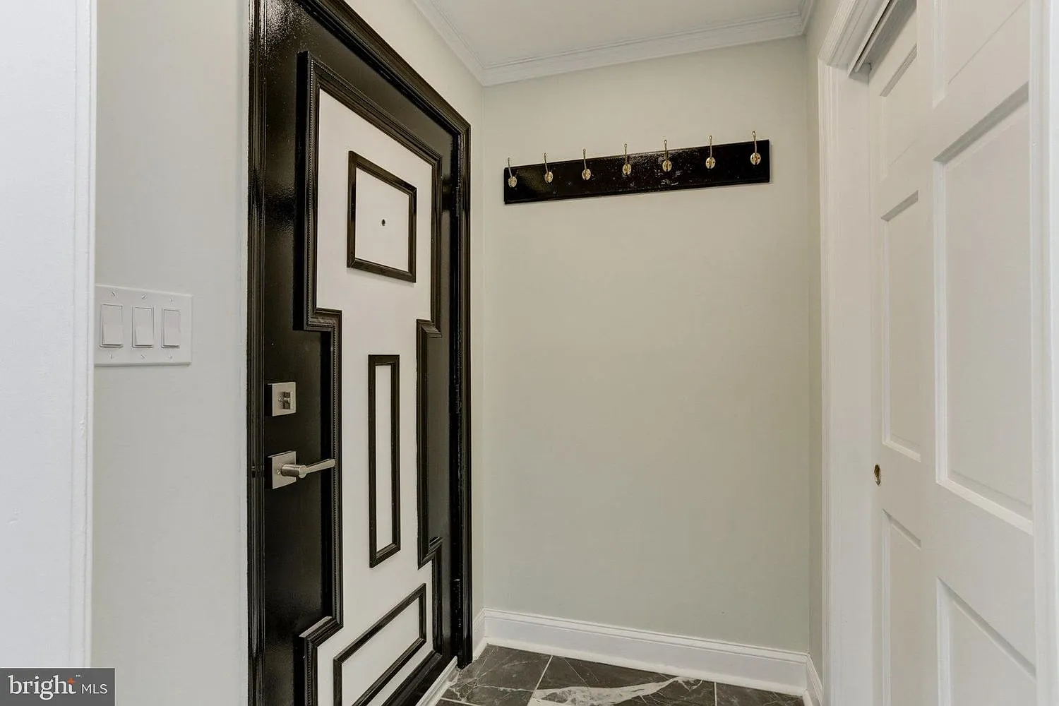 3 bed, 1914 sqft, $3,750 — Photo 2