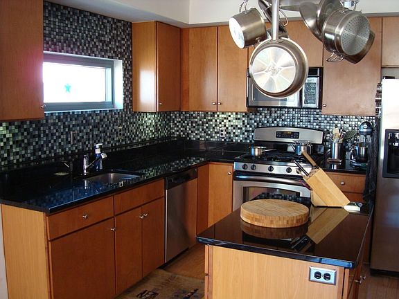 Open Kitchen w/Island