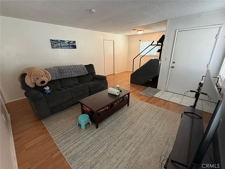 531 Erwin St — Photo 3