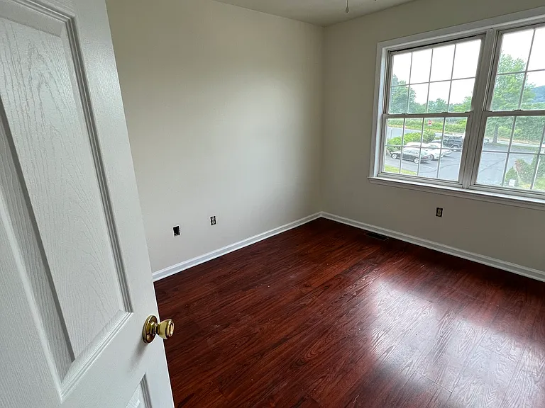 224 N Oak St — Photo 10