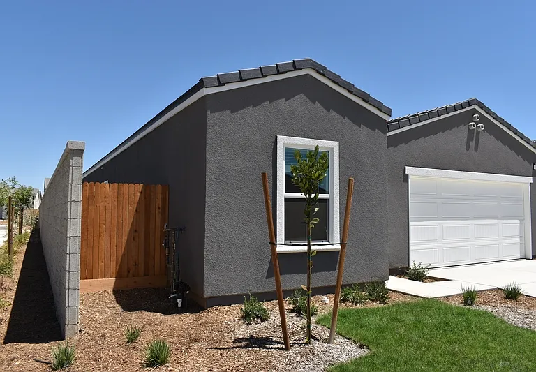 4486 N San Clemente Ave — Photo 3