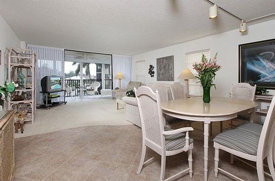5th image of 880 Huron Ct Unit 304