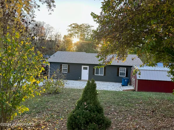 101 W 6th St, Chamois, MO 65024