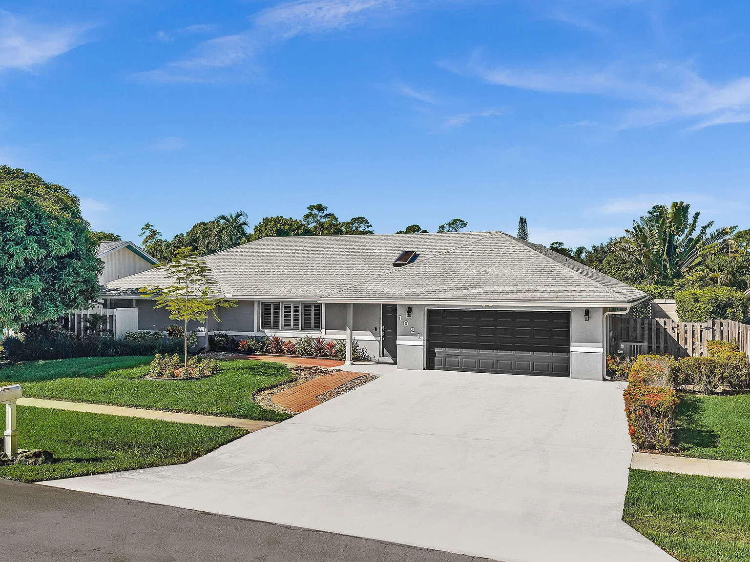 4 bed, 3.0 bath, 2954 sqft, $12,000 — Photo 2