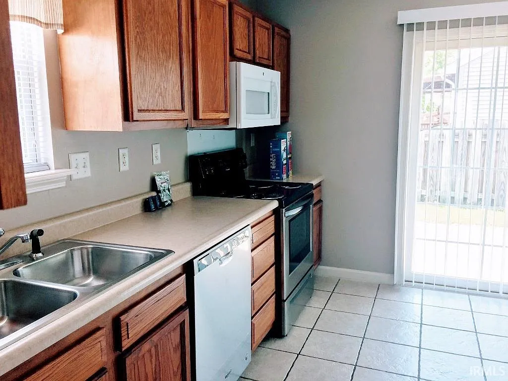 3 bed, 2.0 bath, 1236 sqft, $1,595 — Photo 4