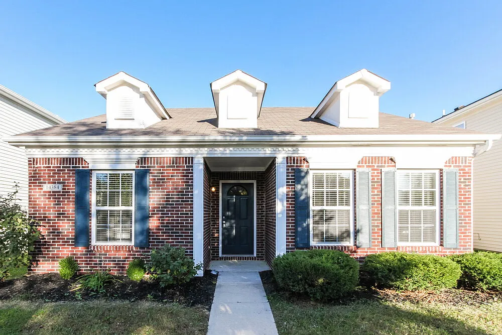 3 bed, 2.0 bath, 1379 sqft, $2,200 — Photo 1