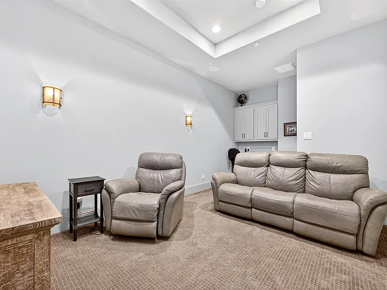 2072 Laurie Darlin Dr — Photo 25