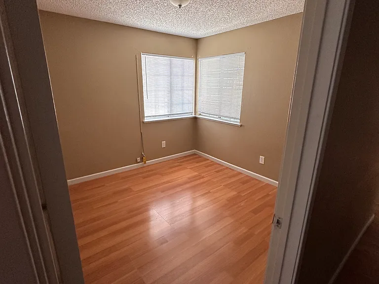 1392 Foxboro Way — Photo 12