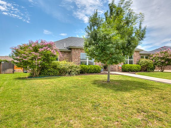 2nd image of 5022 Red Oak Ln