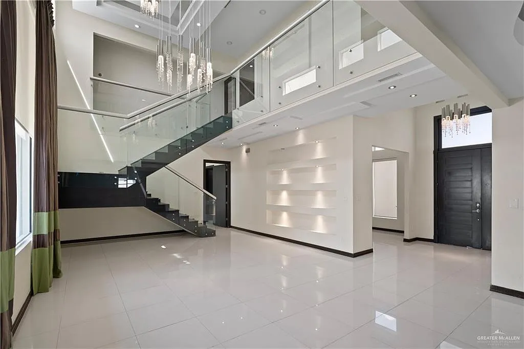 5 bed, 5.5 bath, 3752 sqft, $6,000 — Photo 3