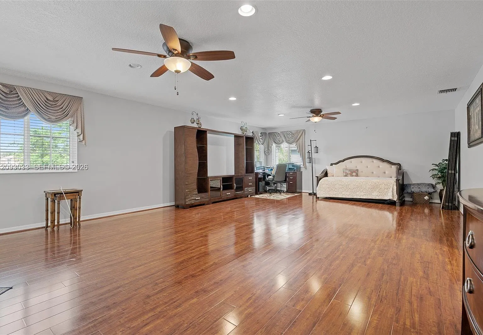 4 bed, 3.5 bath, 3481 sqft, $6,500 — Photo 2