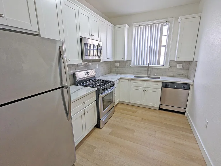 2801 San Marino St #4 — Photo 8